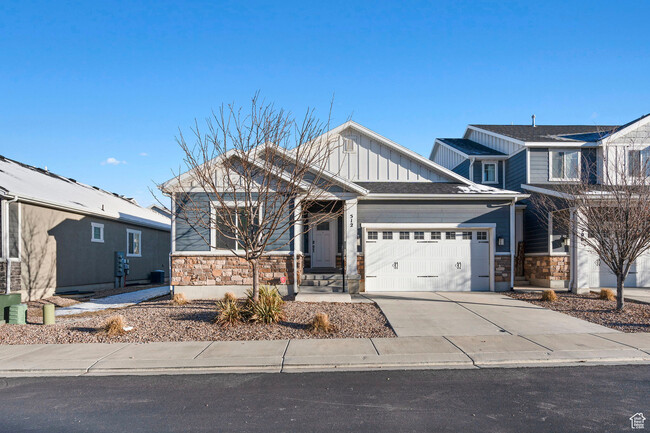 property at 512 W Sunland Dr