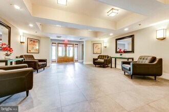 545 E Braddock Rd in Alexandria, VA - Foto de edificio - Building Photo