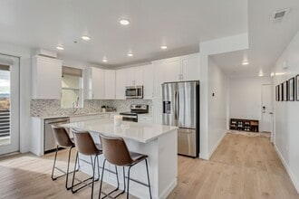 8392 Sky Mirror Ln in Sandy, UT - Building Photo - Building Photo