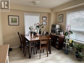 2300-2300 Brays Ln in Oakville, ON - Building Photo - Building Photo