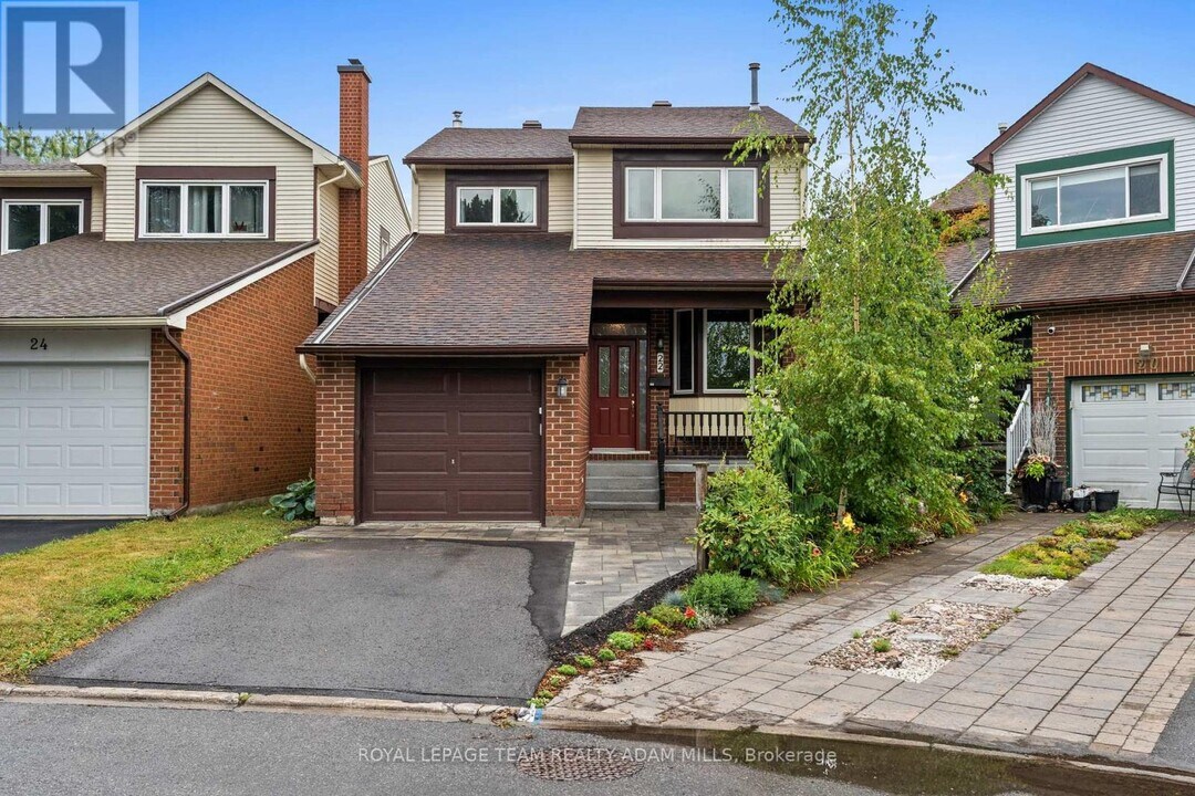 22 Fireside Crescent in Ottawa, ON - Building Photo