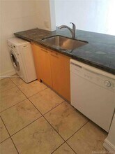 677 NE 24th St, Unit 207 in Miami, FL - Foto de edificio - Building Photo