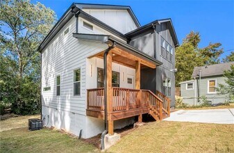 3105 Jones St in East Point, GA - Building Photo - Building Photo