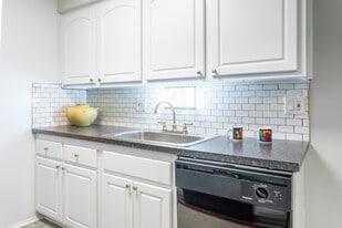 Pine Valley in Ann Arbor, MI - Building Photo