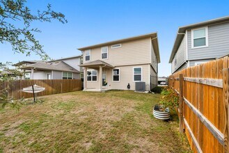7904 Linda Michelle Ln in Austin, TX - Building Photo - Building Photo