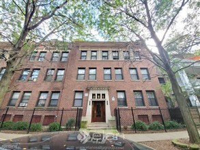 909 W Agatite Ave-Unit -Apt 909-2 in Chicago, IL - Foto de edificio - Building Photo