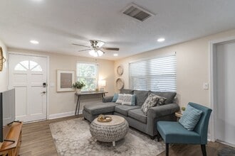 625 Lyndhurst St in Dunedin, FL - Foto de edificio - Building Photo