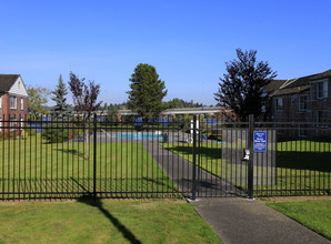 Edgewater Apartments in Seattle, WA - Building Photo - Building Photo