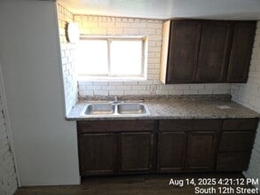 110 S 12th St in Wood River, IL - Building Photo - Building Photo