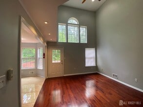 120 Briarwood Dr in North Brunswick, NJ - Building Photo - Building Photo