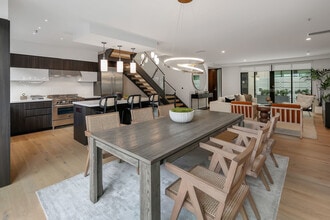 ElmView Residences in Beverly Hills, CA - Foto de edificio - Building Photo