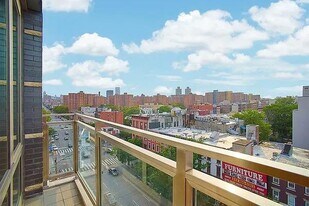 200 E 117th St in New York, NY - Building Photo