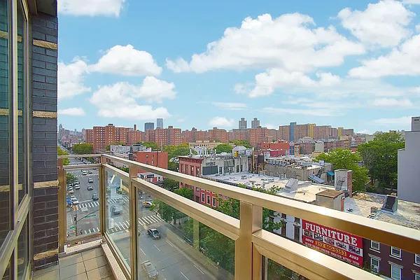 200 E 117th St in New York, NY - Building Photo