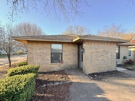 118 Maple St in Arlington, TX - Building Photo