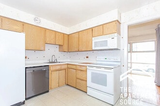 7407 N California Ave in Chicago, IL - Foto de edificio - Building Photo