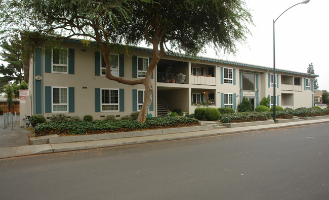 The Huntington Apartments in Mountain View, CA - Building Photo - Building Photo