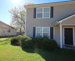 1801 Chestnut Dr in Valdosta, GA - Building Photo