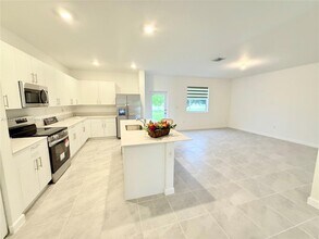 2760 SE 23rd Ave in Homestead, FL - Foto de edificio - Building Photo