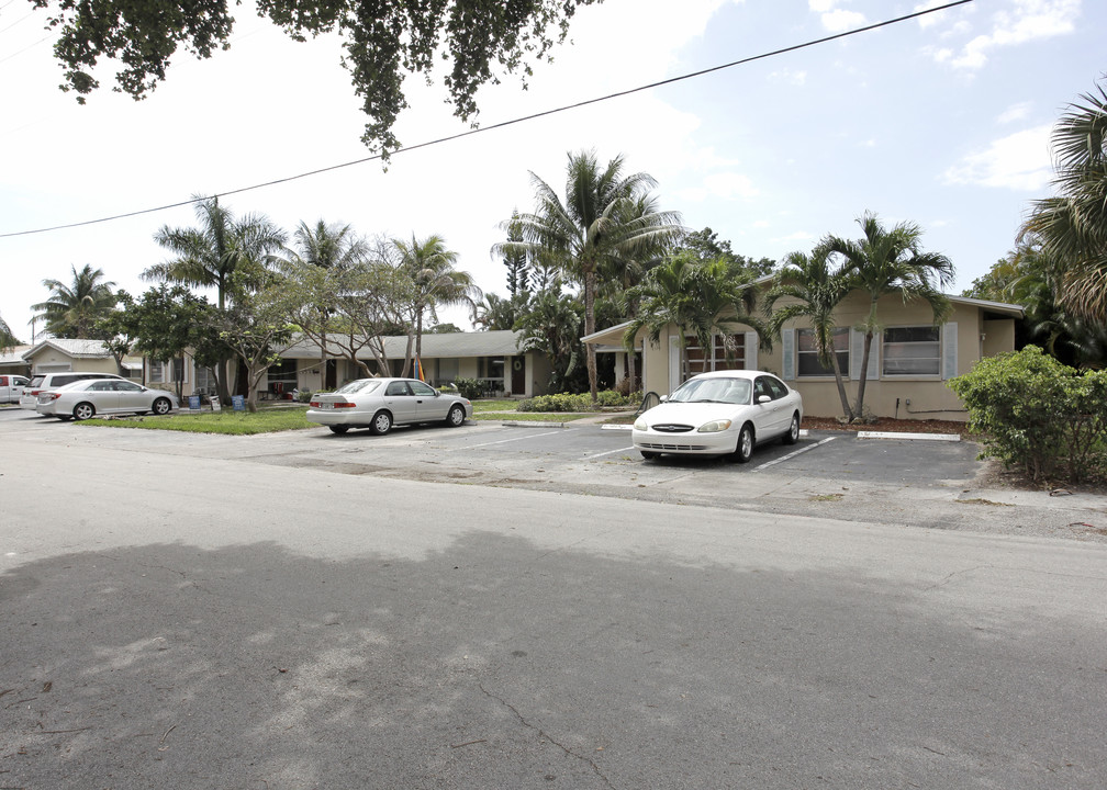 1900-1910 NE 28th Ct in Pompano Beach, FL - Building Photo