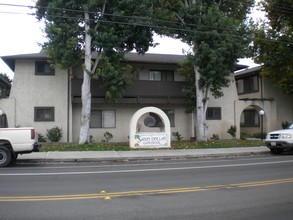 Sand Dollar Garden Apartments in Arroyo Grande, CA - Building Photo - Building Photo