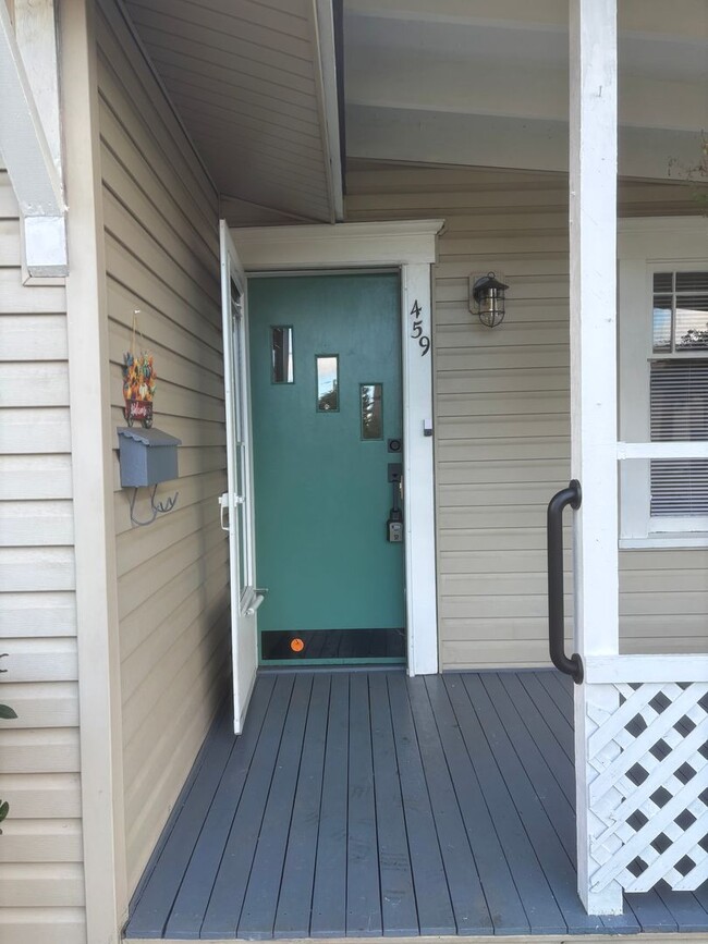 459 SE Washington St in Dallas, OR - Building Photo - Building Photo