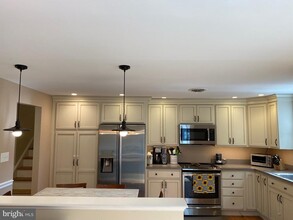 802 Edward Ln in West Chester, PA - Building Photo - Building Photo