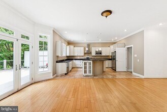 6504 Divine St in McLean, VA - Building Photo - Building Photo