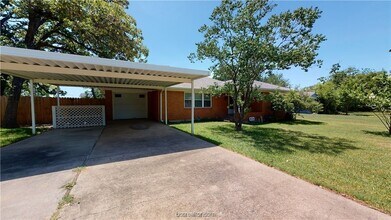 806 Gilchrist Ave in College Station, TX - Building Photo - Building Photo