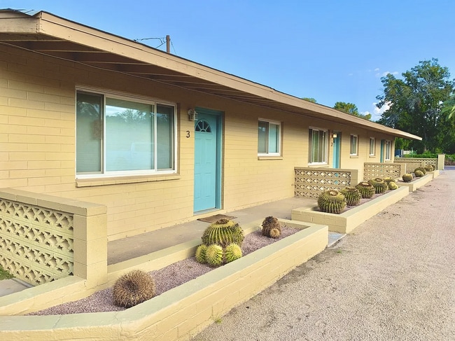 property at 4017 E Palm Ln