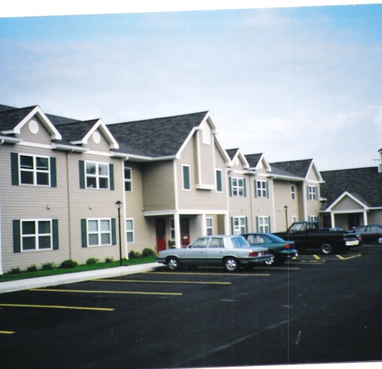 Vienna Place Apartments in Palmyra, NY - Building Photo