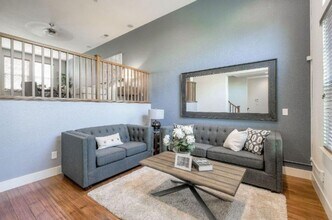 405 Washington Square in Sacramento, CA - Building Photo - Building Photo