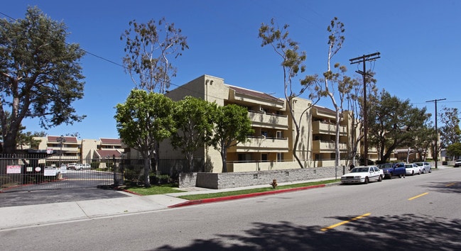 Grandview Terrace Apartments in Los Angeles, CA - Foto de edificio - Building Photo