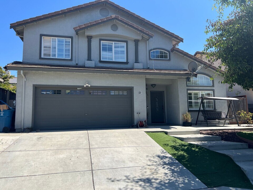 12 New Hampshire Cir in Salinas, CA - Building Photo