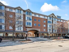 100 Bokelman St, Unit 330 in Roselle, IL - Building Photo