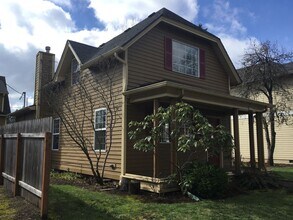 4922 N Amherst St in Portland, OR - Building Photo - Building Photo