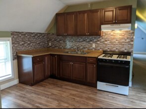 81 16th St, Unit Upper in Buffalo, NY - Building Photo - Building Photo