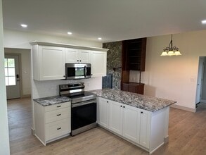 2511 W Main St in Chanute, KS - Foto de edificio - Building Photo