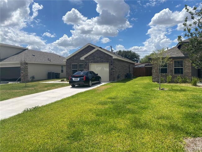 518 Palo Blanco St in San Juan, TX - Foto de edificio - Building Photo