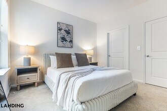 4921 Pretty Lake Ave, Unit 131 in Norfolk, VA - Foto de edificio - Building Photo