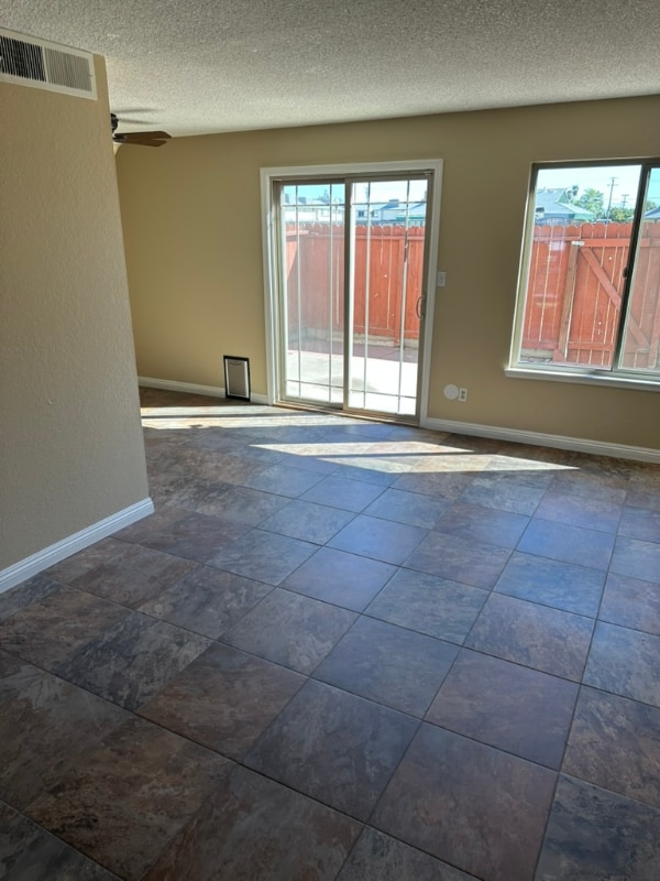 4858 N Winery Cir in Fresno, CA - Building Photo - Building Photo