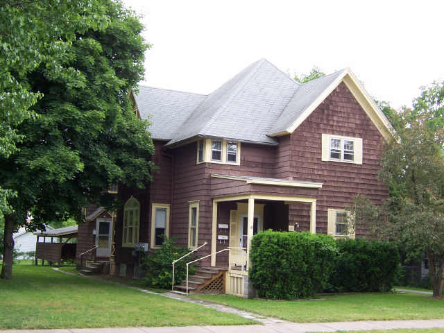 37 Perrin St in Fairport, NY - Building Photo