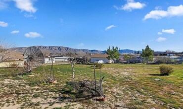 18615 Willow St in Hesperia, CA - Building Photo - Building Photo