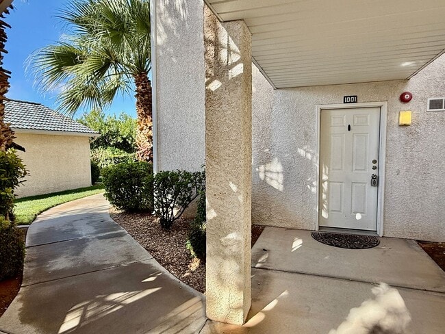 1845 W Canyon View Dr in Saint George, UT - Building Photo - Building Photo