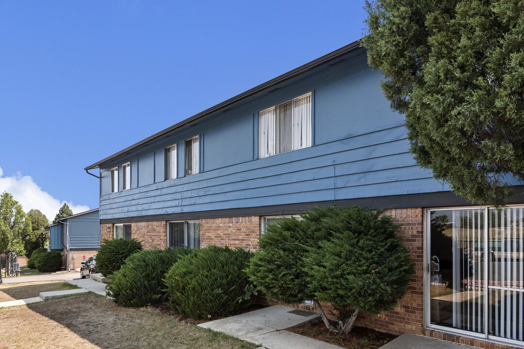 The Townhouse Apartments in Colorado Springs, CO - Building Photo