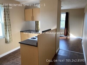890 McIntyre St E in North Bay, ON - Building Photo - Building Photo