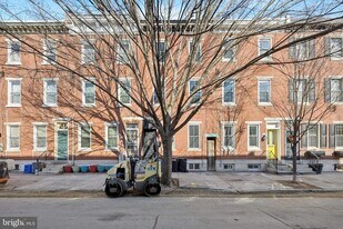 341 Dickinson St in Philadelphia, PA - Building Photo