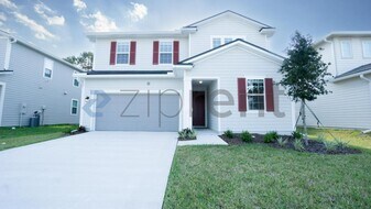 5823 Tomahawk Lake Dr in Jacksonville, FL - Building Photo
