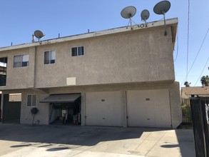 4291 Farquhar Ave in Los Alamitos, CA - Foto de edificio - Building Photo