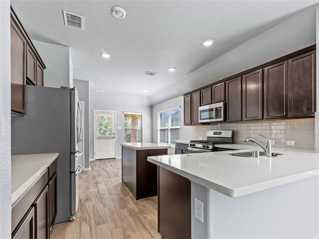 2452 Opaline Dr in Aubrey, TX - Building Photo