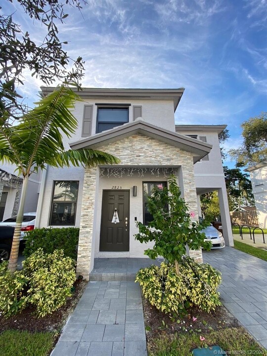 2825 SW 17th Ave-Unit -2825 in Fort Lauderdale, FL - Building Photo